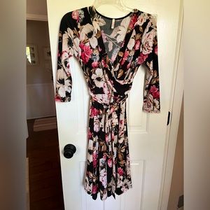 Maternity wrap dress size small boutique